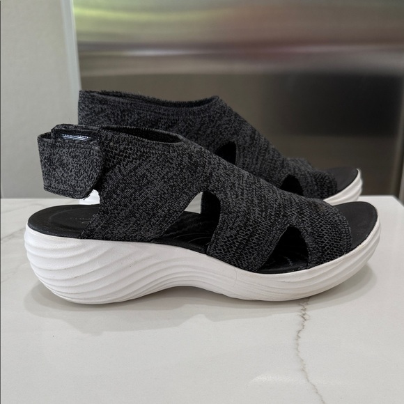 Cloudsteppers by Clarks Black Sandals - Picture 4 of 5